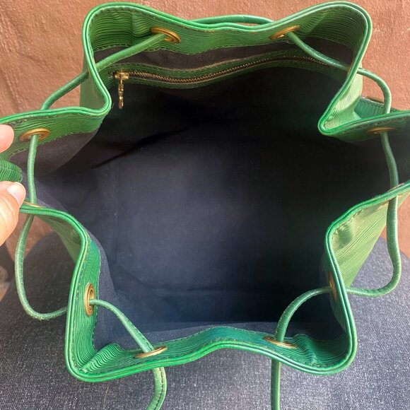 Vintage LV Epi Leather Petit Noe Borneo Drawstring Shoulder Bucket Bag - Picture 6 of 16